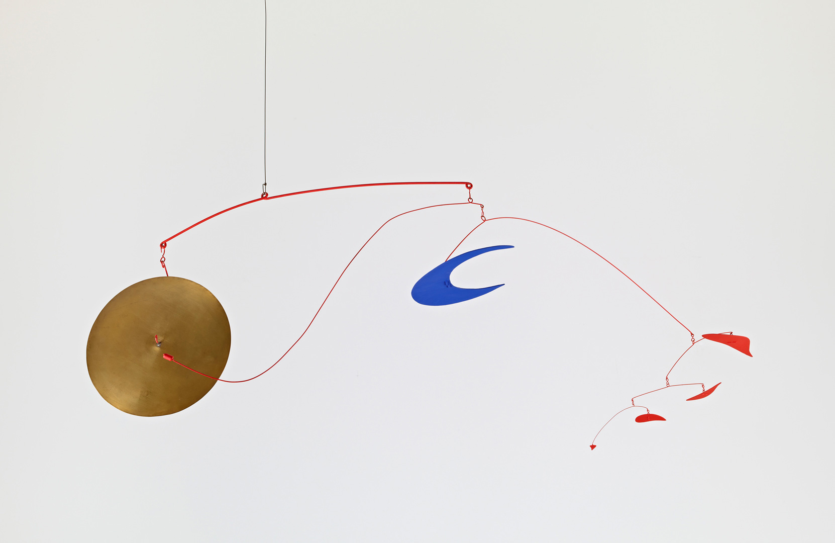 Alexander Calder  - 黄铜锣，1948年，彩绘钣金和带黄铜圆盘的棒