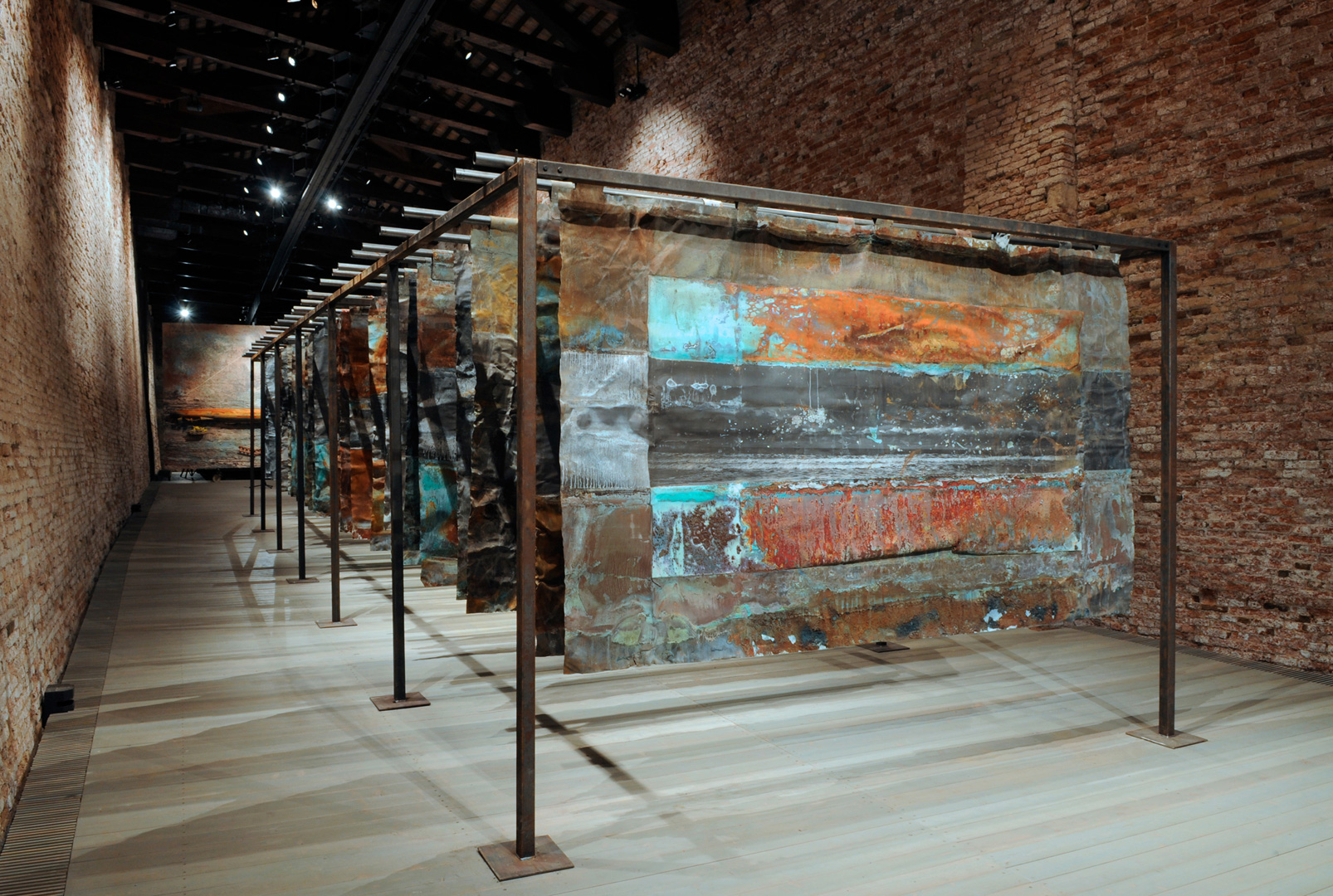 Anselm Kiefer - Das Salz der Erde(德语)《大地之盐》(英语)，2011,27张独特的钢框架上的铅照片