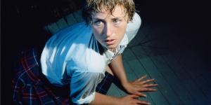 Cindy Sherman  -  Untitled＃92,1981，发色彩色印刷品